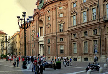 Clicca per ingrandire - Uno scorcio di Piazza Carignano con l’omonimo palazzo © Mauro Piumatti