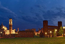 Clicca per ingrandire - Vista panoramica del Duomo di Torino e delle Porte Palatine © Fabrizio Amort - www.torinoacolori.it