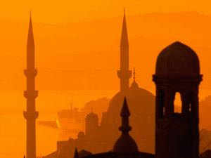 Istanbul: la Moschea di Yeni Camii al tramonto - Photo courtesy wallpapers-diq.com