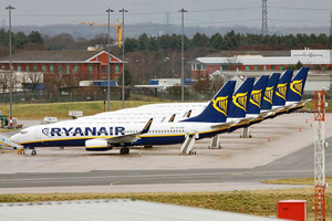 Schieramento di Boeing 737 Ryanair a Birmingham © Roberto Leone
