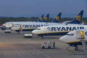 Flotta di 737 Ryanair schierati all’aeroporto di Girona. A quando un simile schieramento anche a Caselle? © Michele Stillavato