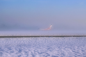 Boeing 737 Smart Wings ammantato dalla nebbia ripreso a Caselle © Roberto Leone