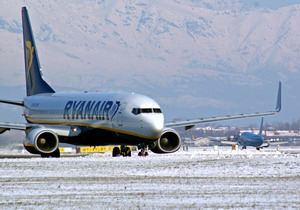 Un Boeing 737 Ryanair ripreso a Caselle durante la fase di rullaggio © Beppe Miglietti