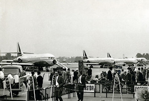 Sfilata di Caravelle Alitalia sul piazzale dell’aeroporto di Torino Caselle © La Stampa