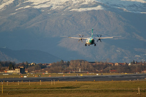 Atr 500 Air Dolomiti ripreso vicino alla testata pista 36 © Beppe Miglietti