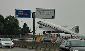Bivio per l’aeroporto alla fine del raccordo autostradale per Caselle © Roberto Leone
