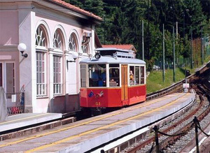 La tramvia a dentiera che collega Torino alla basilica di Superga - Photo courtesy stradeferrate.blogosfere.it
