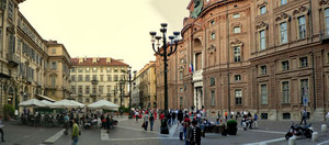 Piazza Carignano con l'omonimo palazzo sulla destra © Mauro Piumatti