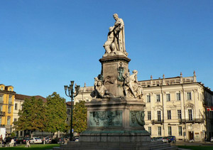Il monumento a Cavour in Piazza Carlo Emanuele II © Mauro Piumatti