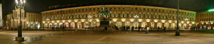 Veduta notturna di Piazza San Carlo con al centro il Caval 'd Brons © Mauro Piumatti