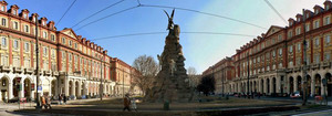 Piazza Statuto con il monumento dedicato al traforo del Frejus © Mauro Piumatti