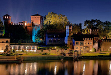 Clicca per ingrandire - Vista notturna del fiume Po e del Borgo Medioevale © Fabrizio Amort - www.torinoacolori.it Clicca per ingrandire - Vista notturna del fiume Po e del Borgo Medioevale © Fabrizio Amort - www.torinoacolori.it