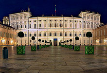Clicca per ingrandire - Panoramica notturna di Palazzo Reale &copy; Fabrizio Amort - www.torinoacolori.it