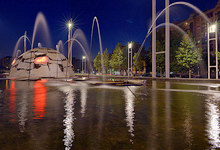 Clicca per ingrandire - La Fontana di Merz in Corso Mediterraneo &copy; Fabrizio Amort - www.torinoacolori.it