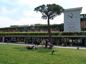 Veduta dell'esterno dell'aerostazione di Pisa - Photo courtesy www.pisa-airport.com