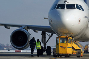 “Push-Back” di un Airbus 320 di Air One © Beppe Miglietti