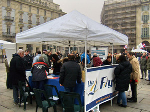 Il gazebo di Fly Torino affollato di visitatori