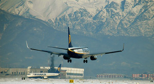 Atterraggio “innevato” di un Boeing 737-800 Ryanair &copy; Roberto Leone